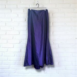 Carmen Marc Valvo Collection Long Trumpet Skirt – Iridescent Plum | Size 10